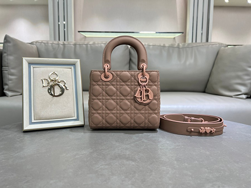 ディオール スーパーコピーラムスキン レディディオールバッグ ミディアム