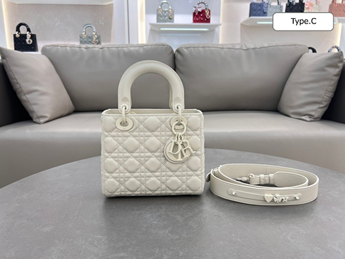 ディオール スーパーコピーラムスキン レディディオールバッグ ミディアム