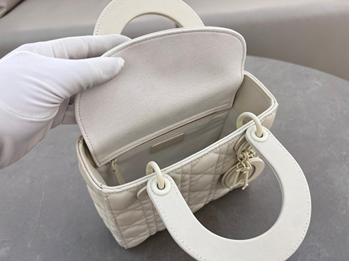 ディオール スーパーコピーラムスキン レディディオールバッグ ミディアム