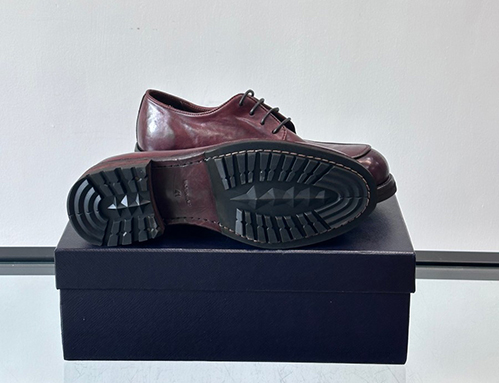 プラダ スーパーコピーメンズ ブラッシュドレザー ローファー