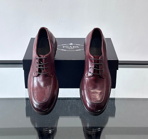 プラダ スーパーコピーメンズ ブラッシュドレザー ローファー