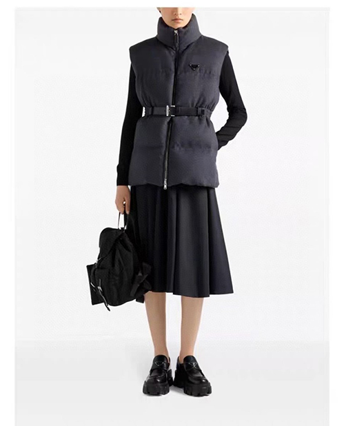 プラダ スーパーコピーレディース ベスト トライアングルロゴ