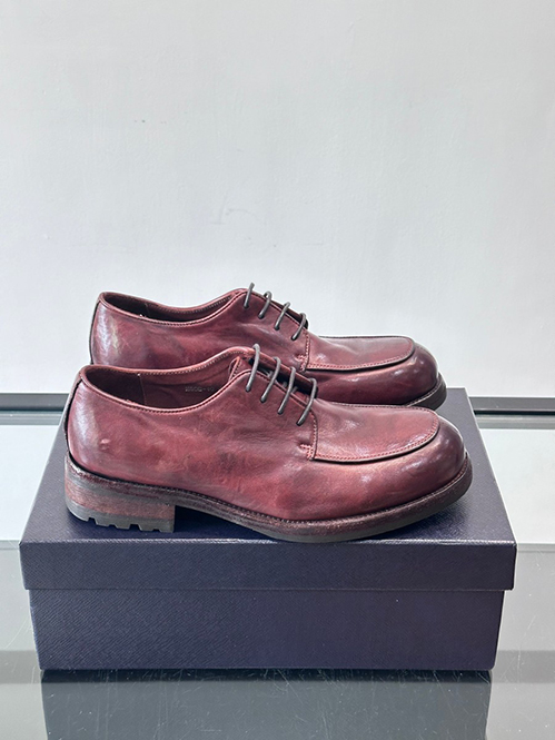 プラダ スーパーコピーメンズ ブラッシュドレザー ローファー