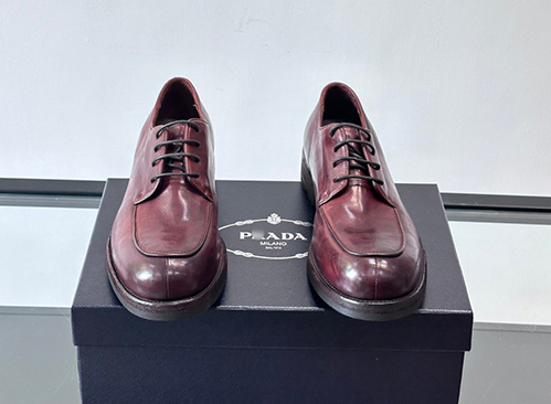 プラダ スーパーコピーメンズ ブラッシュドレザー ローファー