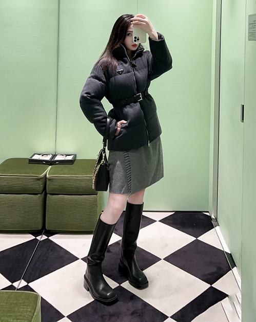 プラダスーパーコピー ベルベット パディング ダウンジャケット ネイビー