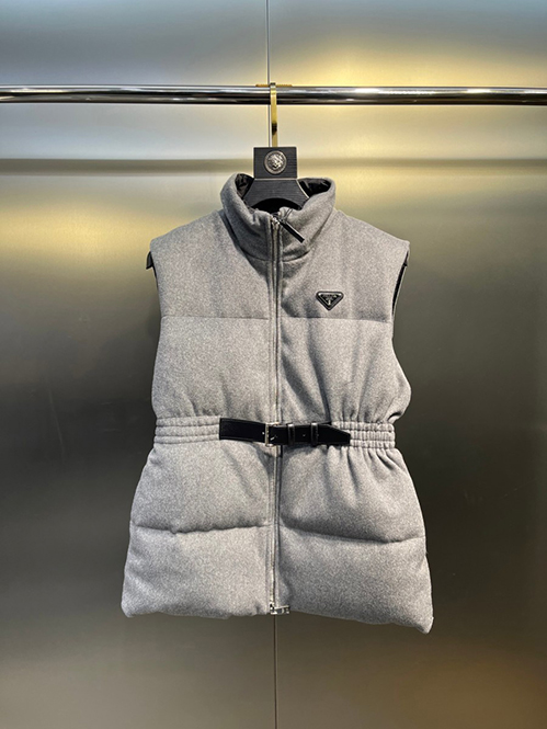 プラダ スーパーコピーレディース ベスト トライアングルロゴ