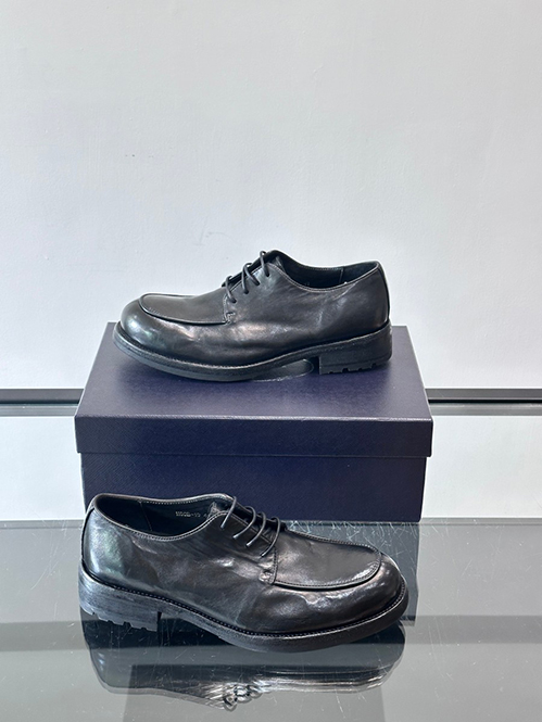 プラダ スーパーコピーメンズ ブラッシュドレザー ローファー