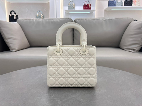 ディオール スーパーコピーラムスキン レディディオールバッグ ミディアム