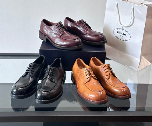 プラダ スーパーコピーメンズ ブラッシュドレザー ローファー
