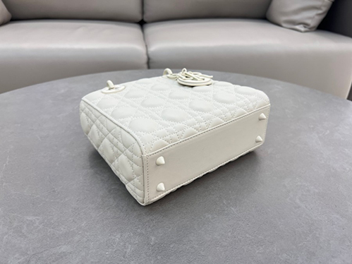 ディオール スーパーコピーラムスキン レディディオールバッグ ミディアム