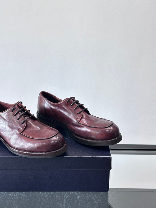 プラダ スーパーコピーメンズ ブラッシュドレザー ローファー