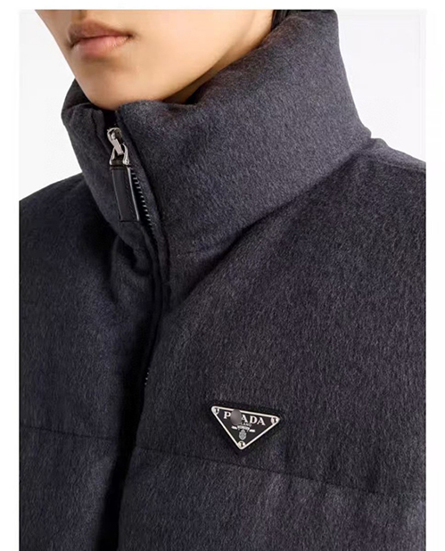 プラダ スーパーコピーレディース ベスト トライアングルロゴ