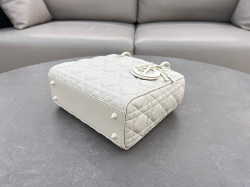 ディオール スーパーコピーラムスキン レディディオールバッグ ミディアム