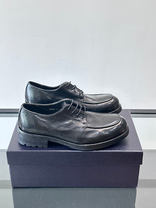 プラダ スーパーコピーメンズ ブラッシュドレザー ローファー