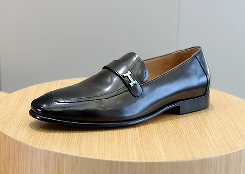 エルメスらしいミニマルで上品なデザイン