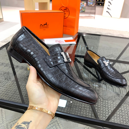 エルメスメンズ向けローファーシューズ