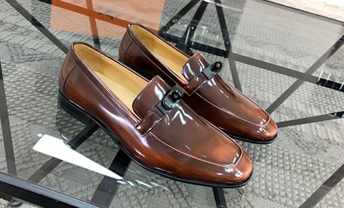 エルメスメンズ シューズ足にフィットしやすい美しいラスト（木型）設計