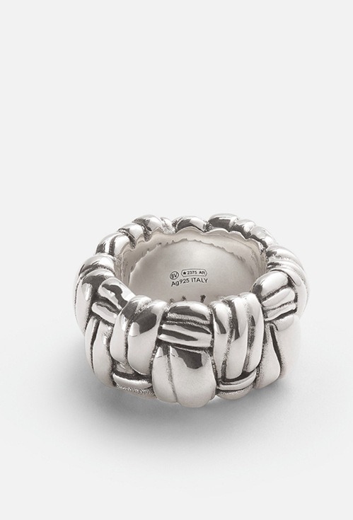 ボッテガ・ヴェネタらしいミニマルで現代的なデザイン