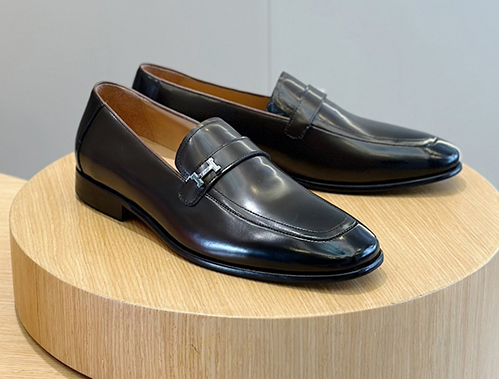 エルメスらしいミニマルで上品なデザイン