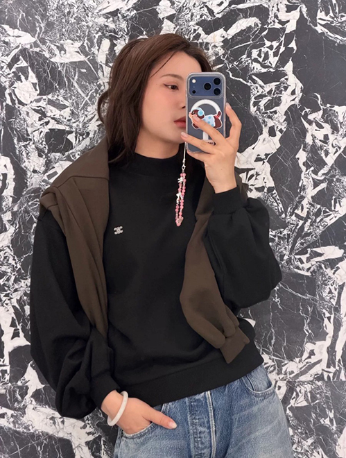 セリーヌスーパーコピーレディース 長袖ミニマルデザインが魅力