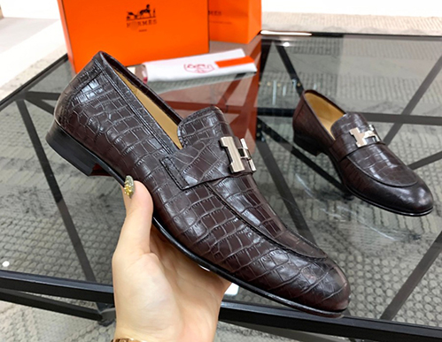 エルメスメンズ向けローファーシューズ