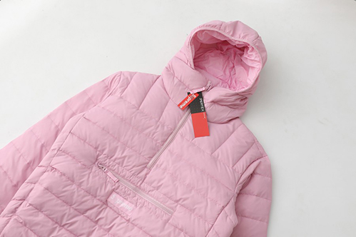 シュプリーム保温性が高くダウンジャケット