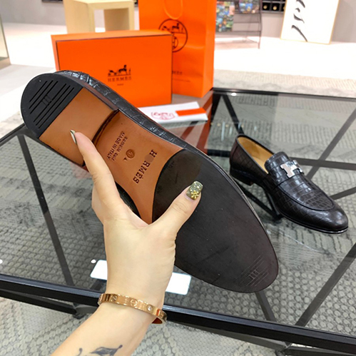 エルメスメンズ シューズ足にフィットしやすい美しいラスト（木型）設計