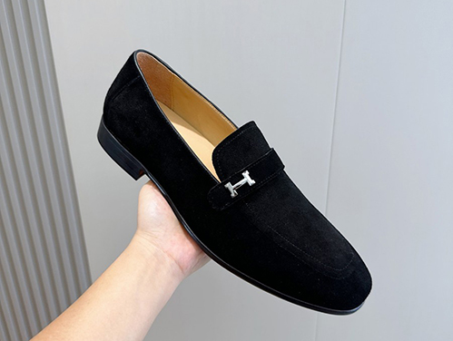 エルメスらしいミニマルで上品なデザイン