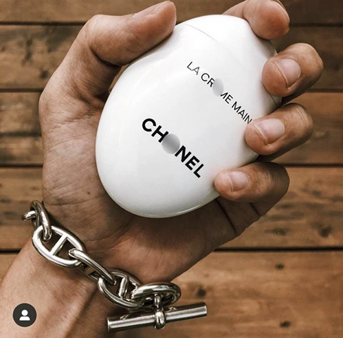 エルメスらしいミニマルでモダンなデザイン