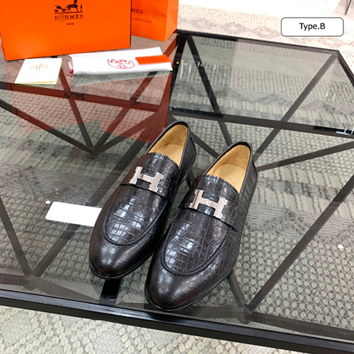 エルメスメンズ向けローファーシューズ