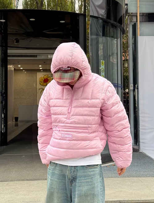 シュプリーム保温性が高くダウンジャケット