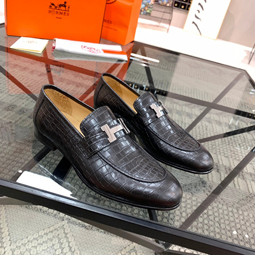 エルメスメンズ向けローファーシューズ