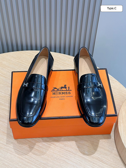 エルメスらしいミニマルで上品なデザイン