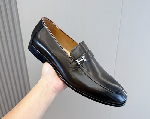 エルメスらしいミニマルで上品なデザイン