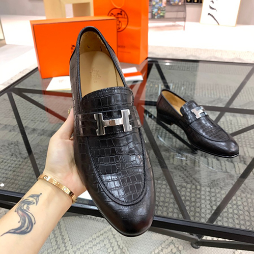 エルメスメンズ向けローファーシューズ