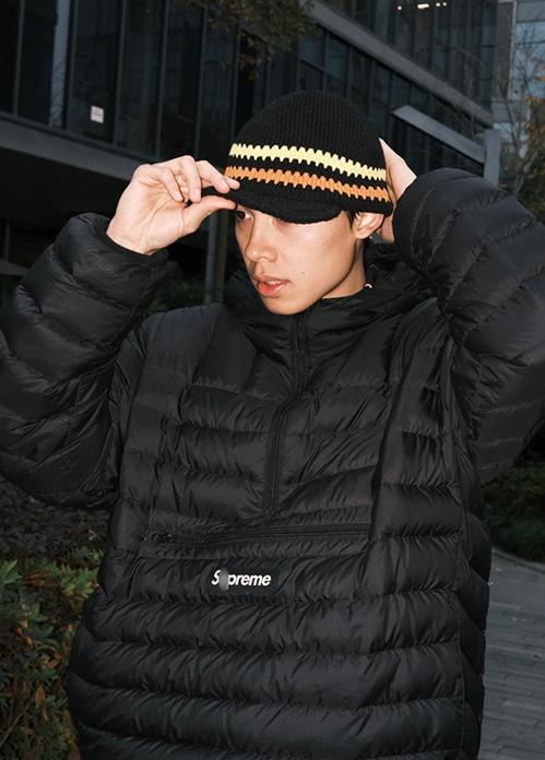 シュプリーム保温性が高くダウンジャケット