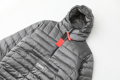 シュプリーム保温性が高くダウンジャケット