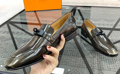 エルメスメンズ シューズ足にフィットしやすい美しいラスト（木型）設計