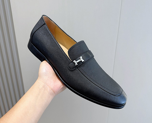 エルメスらしいミニマルで上品なデザイン