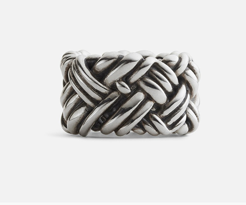 ボッテガ・ヴェネタシンプルながらも存在感があり