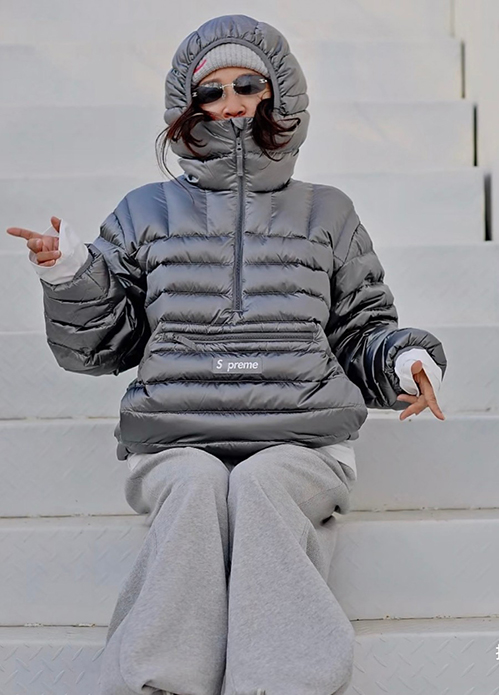 シュプリーム保温性が高くダウンジャケット
