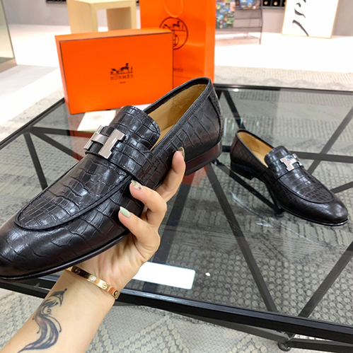 エルメスメンズ向けローファーシューズ