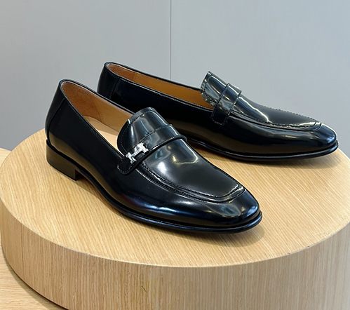 エルメスらしいミニマルで上品なデザイン