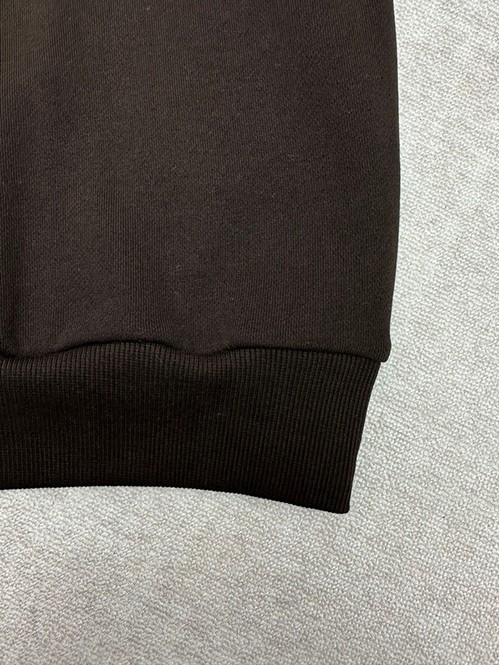 セリーヌスーパーコピーレディース 長袖ミニマルデザインが魅力