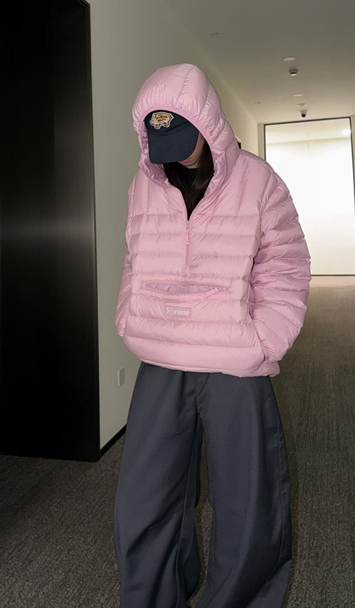 シュプリーム保温性が高くダウンジャケット