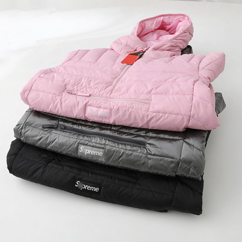 シュプリーム保温性が高くダウンジャケット