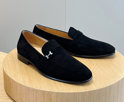 エルメスらしいミニマルで上品なデザイン