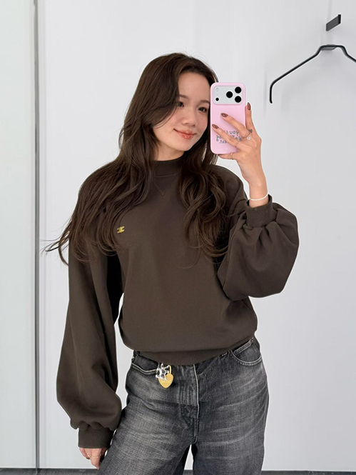 セリーヌスーパーコピーレディース 長袖ミニマルデザインが魅力