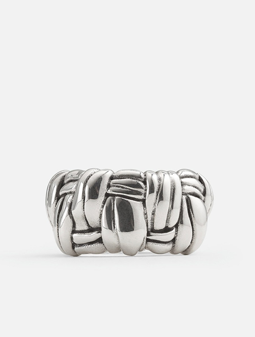 ボッテガ・ヴェネタらしいミニマルで現代的なデザイン