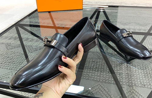 エルメスメンズ シューズ足にフィットしやすい美しいラスト（木型）設計